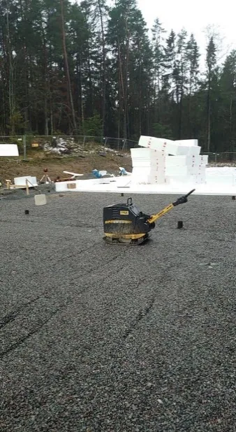 Markanläggning Engelska skolan Sigtuna, markvibrator och isolering